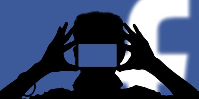 Facebook nowy regulamin, przygotowanie do RODO, przyznaje się do błędu w reklamie, wytyczne dla moderatorów, pracuje nad odpowiednikiem Google Glass