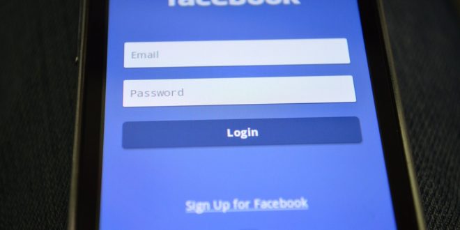 Jak prowadzić grupy na Facebooku Facebook News - nowa sekcja. Czy Facebook będzie kontrolował nasze zdrowie Łączymy dwie strony fanpage