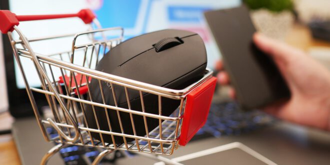 Zakupy w sieci coraz bardziej niebezpieczne. Polscy konsumenci w Internecie najwięcej wydają na obuwie. Optymalizacja konwersji