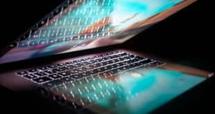Koniec z oszustwem na kuriera Chiński producent drukarek UV udostępniał malware. Wykryto nową lukę w procesorach Intela